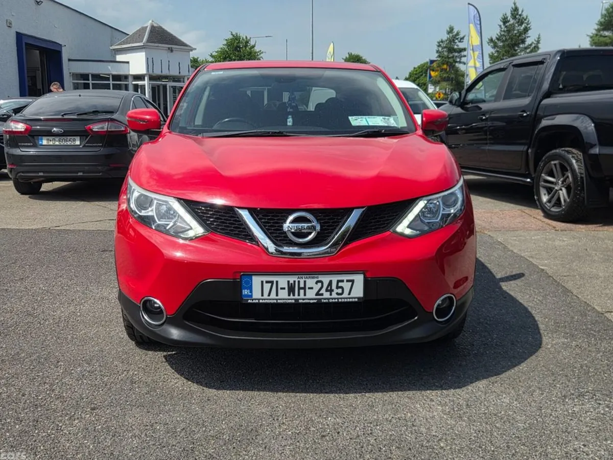 Nissan Qashqai Hatchback, Diesel, 2017, Red
