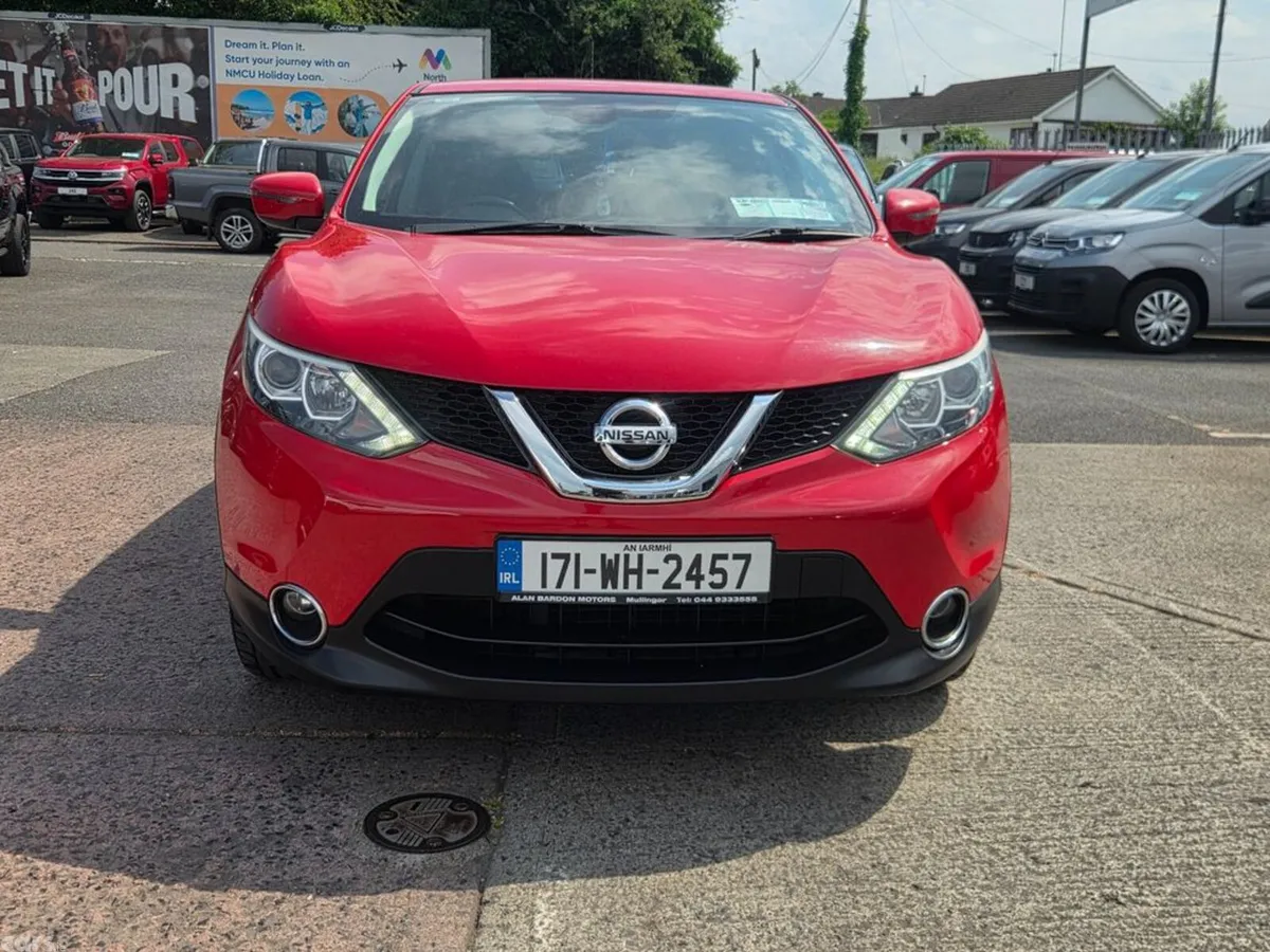 Nissan Qashqai Hatchback, Diesel, 2017, Red