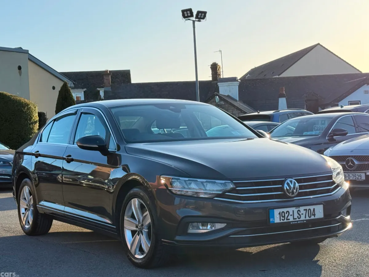 Volkswagen Passat Saloon, Diesel, 2019, Grey