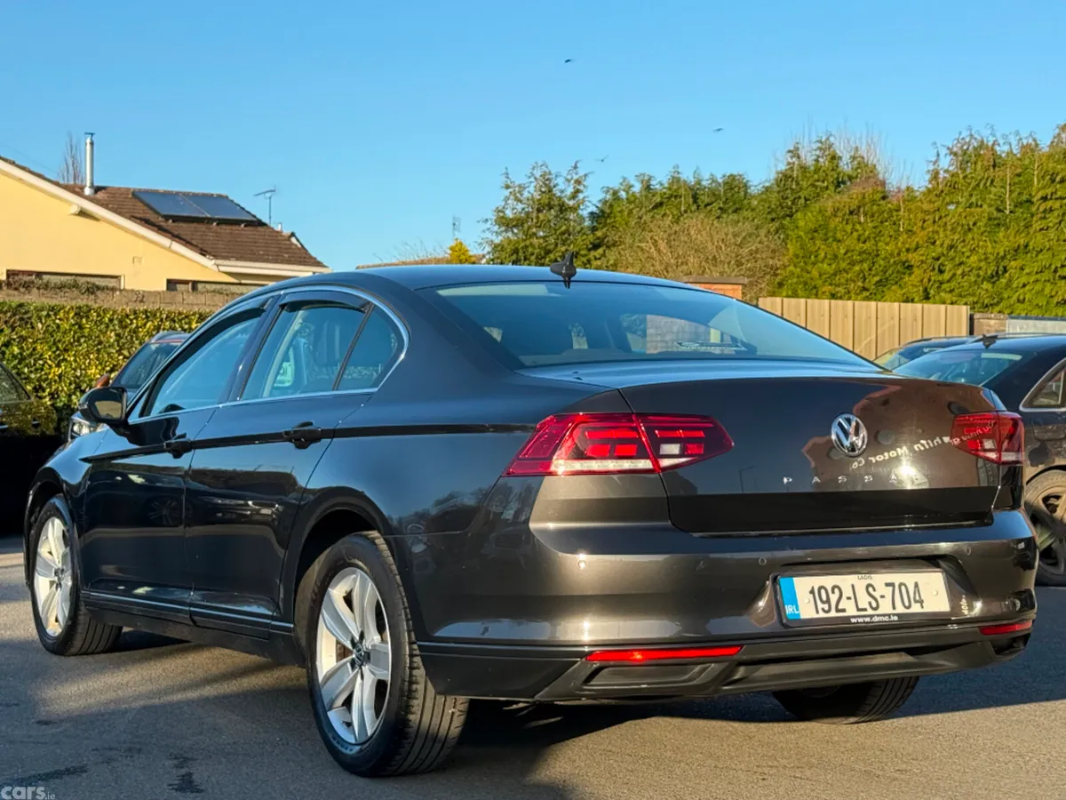 Volkswagen Passat Saloon, Diesel, 2019, Grey
