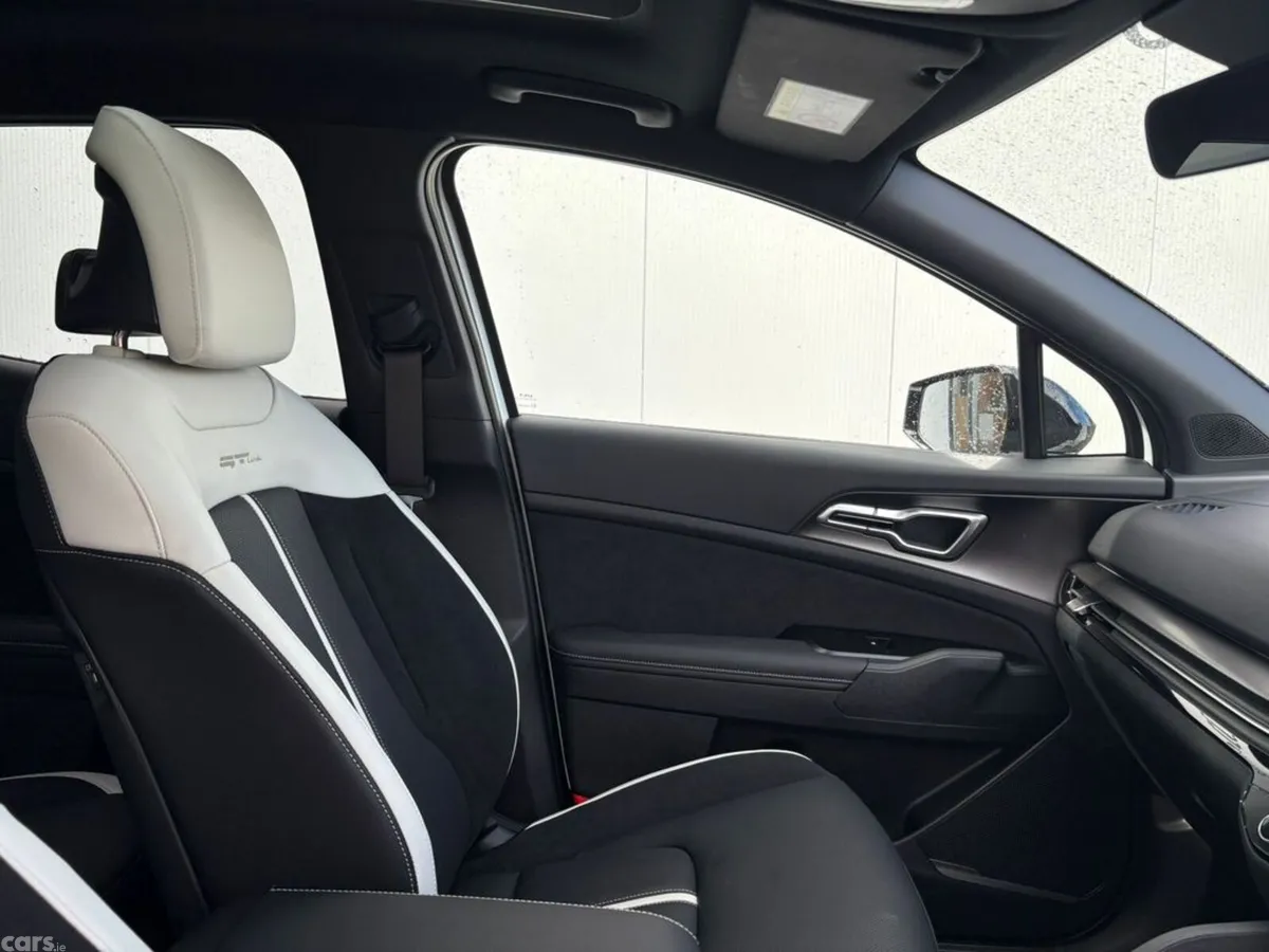 Kia Sportage SUV, Petrol Hybrid, 2027, White