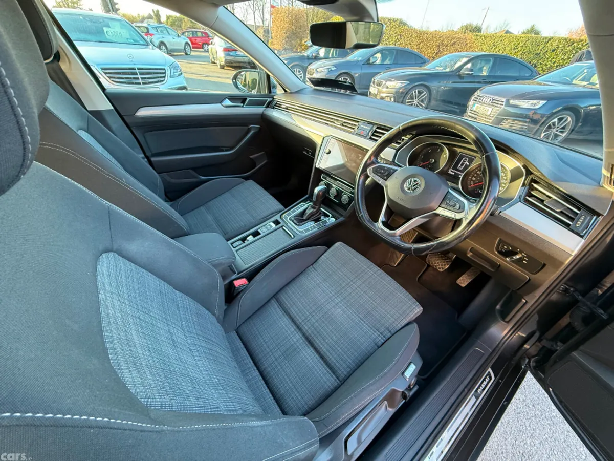 Volkswagen Passat Saloon, Diesel, 2019, Grey