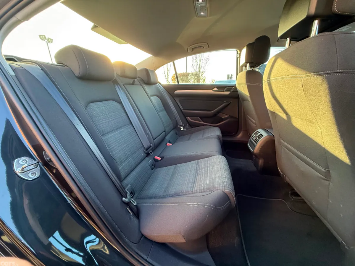 Volkswagen Passat Saloon, Diesel, 2019, Grey