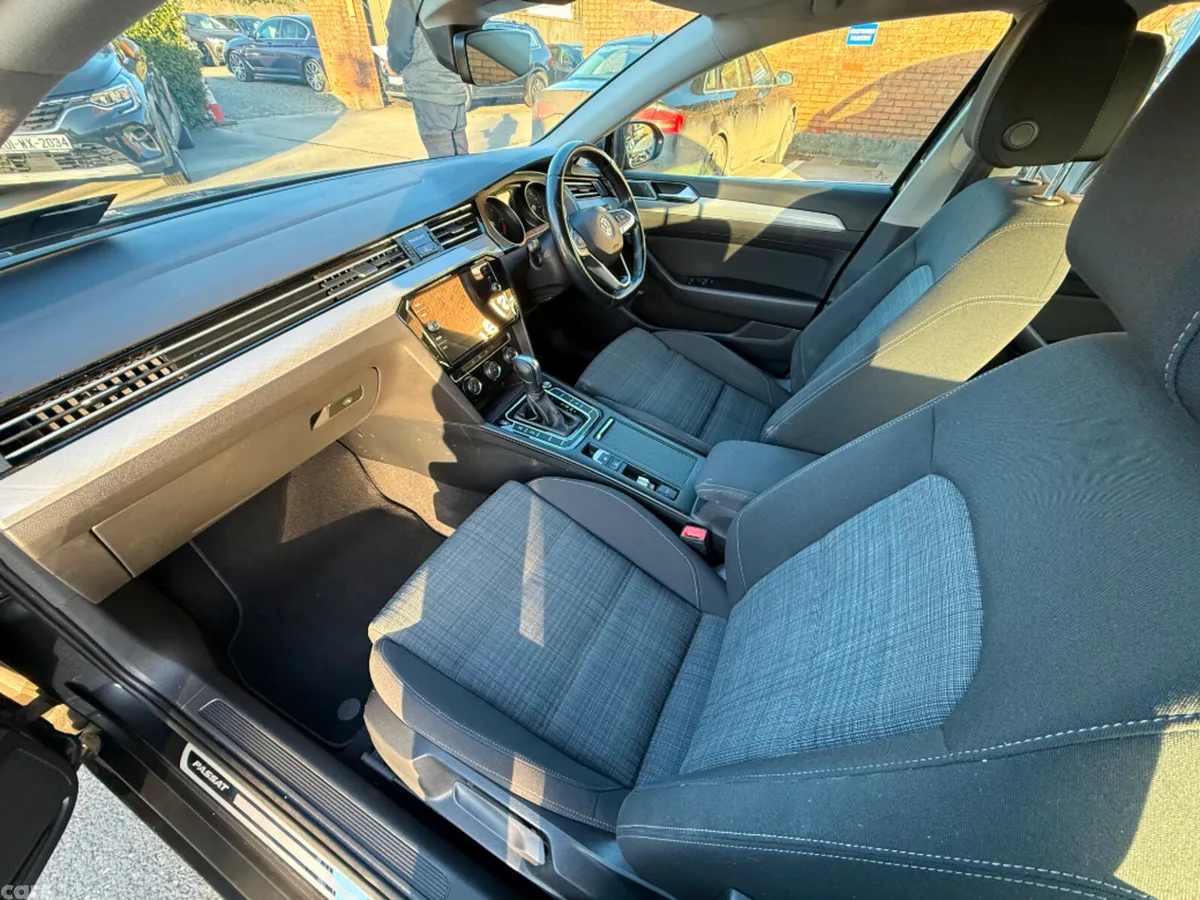 Volkswagen Passat Saloon, Diesel, 2019, Grey