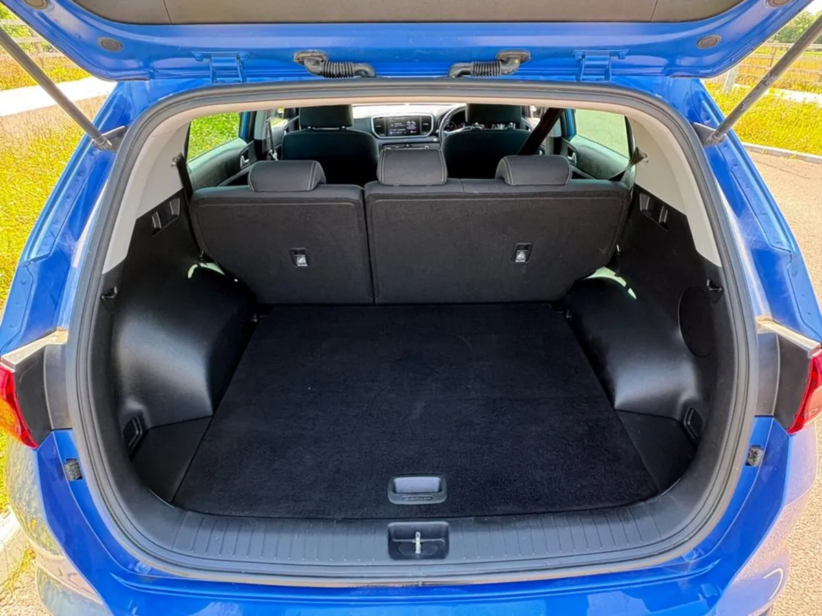 Kia Sportage SUV, Diesel Hybrid, 2021, Blue