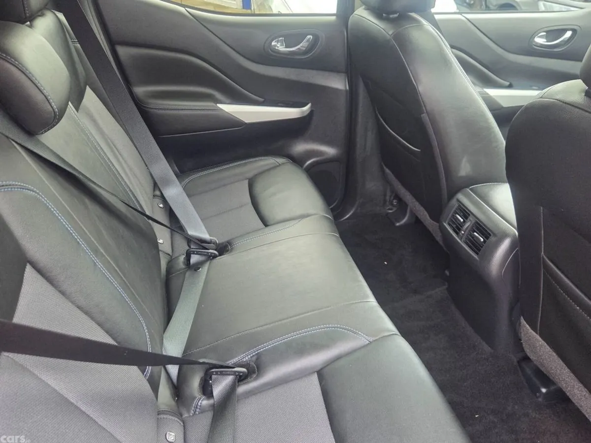 Nissan Navara Pick Up, Diesel, 2022, Black