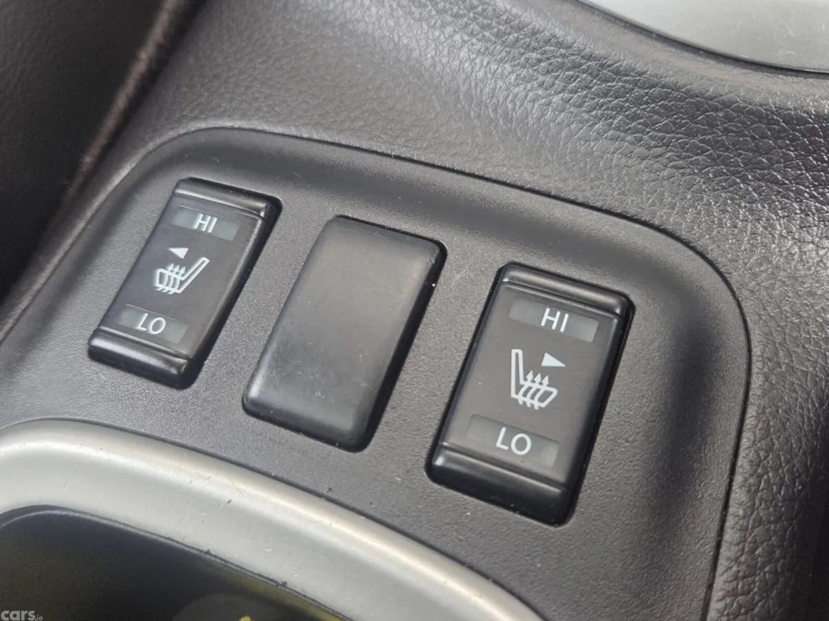 Nissan Navara Pick Up, Diesel, 2022, Black