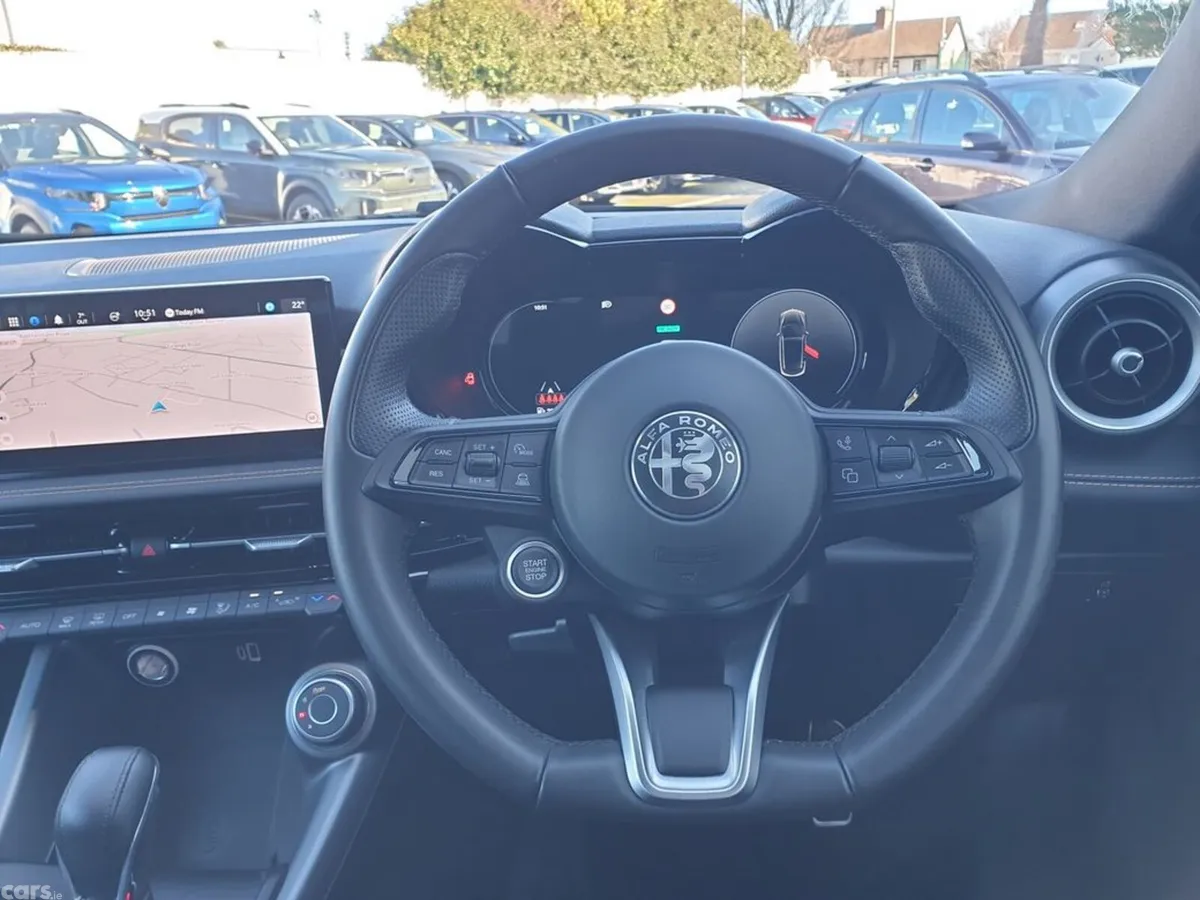 Alfa Romeo Tonale Hatchback, Petrol, 2024, Blue