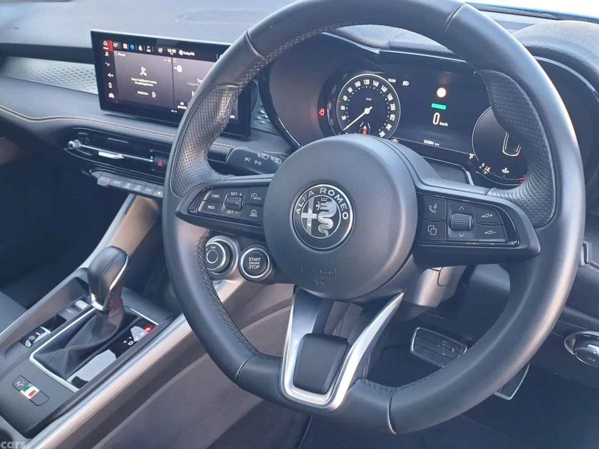 Alfa Romeo Tonale Hatchback, Petrol, 2024, Blue