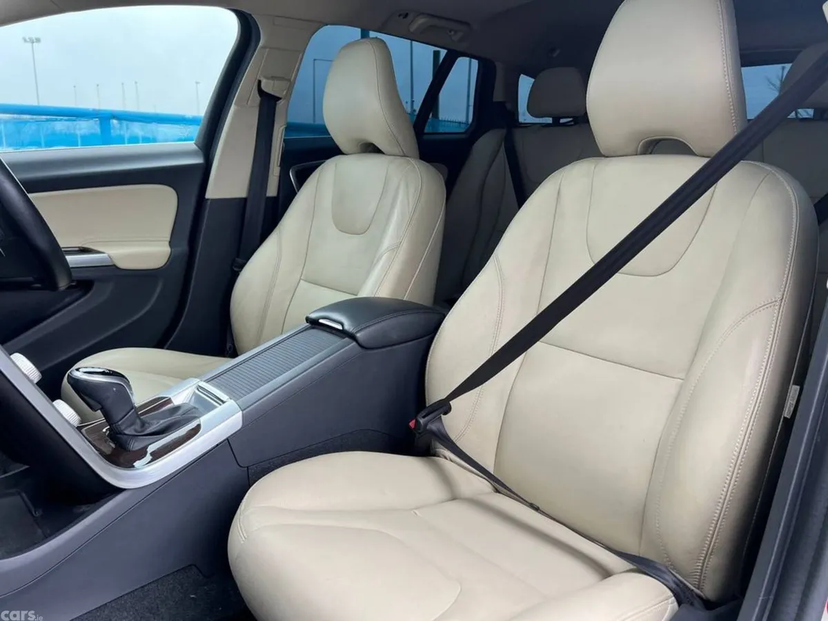 Volvo V60 Estate, Diesel, 2017, Gold