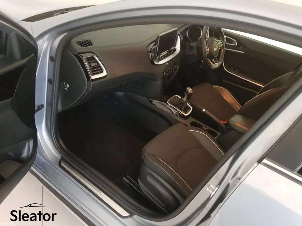 Kia Ceed Hatchback, Petrol, 2024, Grey