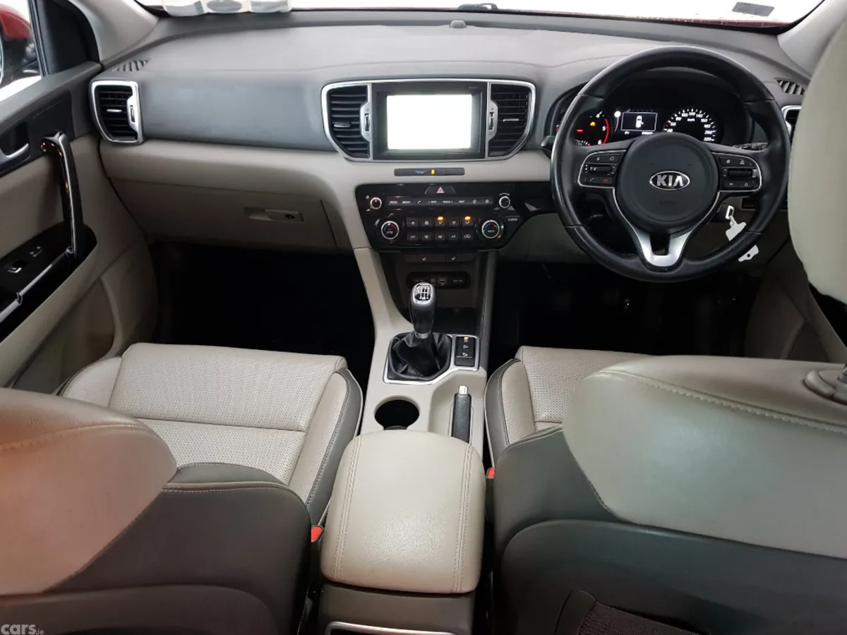 Kia Sportage MPV, Diesel, 2018, Red
