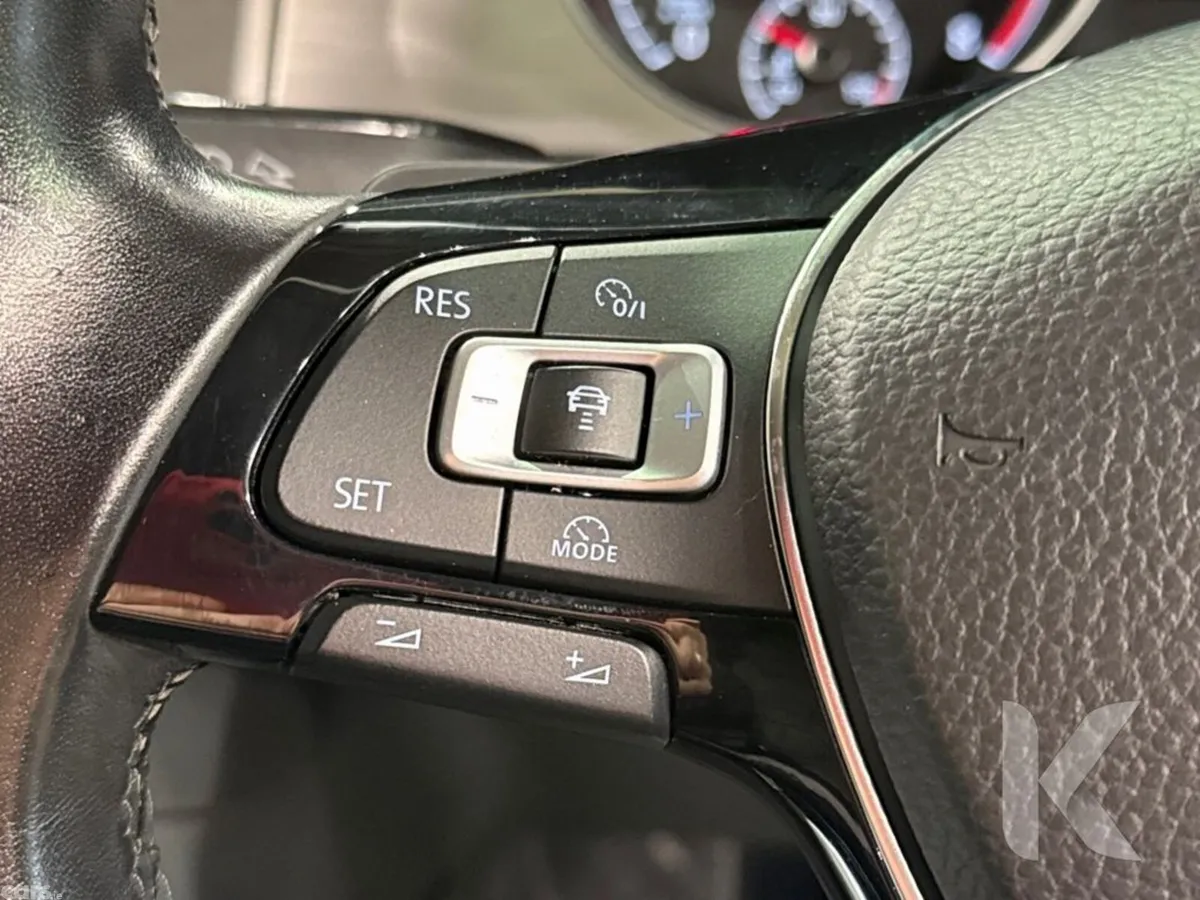 Volkswagen Golf Estate, Petrol, 2017, Red