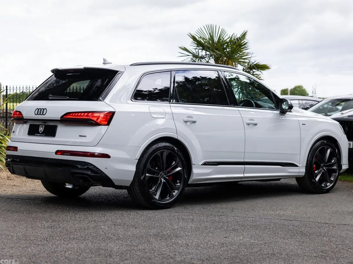 Audi Q7 SUV, Petrol Plug-in Hybrid, 2026, White