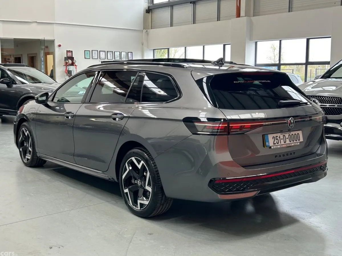 Volkswagen Passat Estate, Petrol Hybrid, 2025, Grey