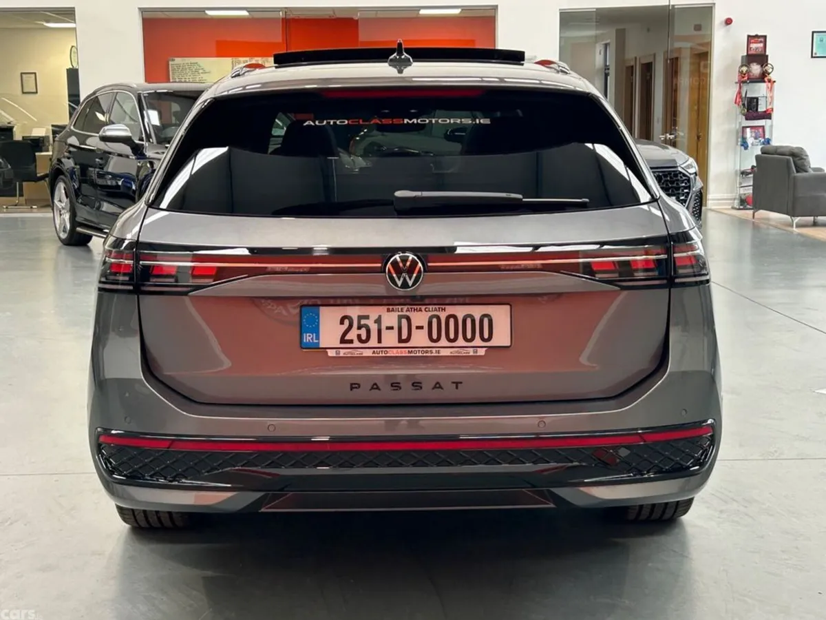 Volkswagen Passat Estate, Petrol Hybrid, 2025, Grey