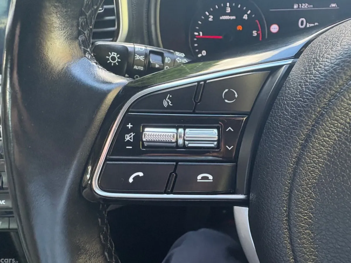 Kia Sportage SUV, Diesel Hybrid, 2021, White