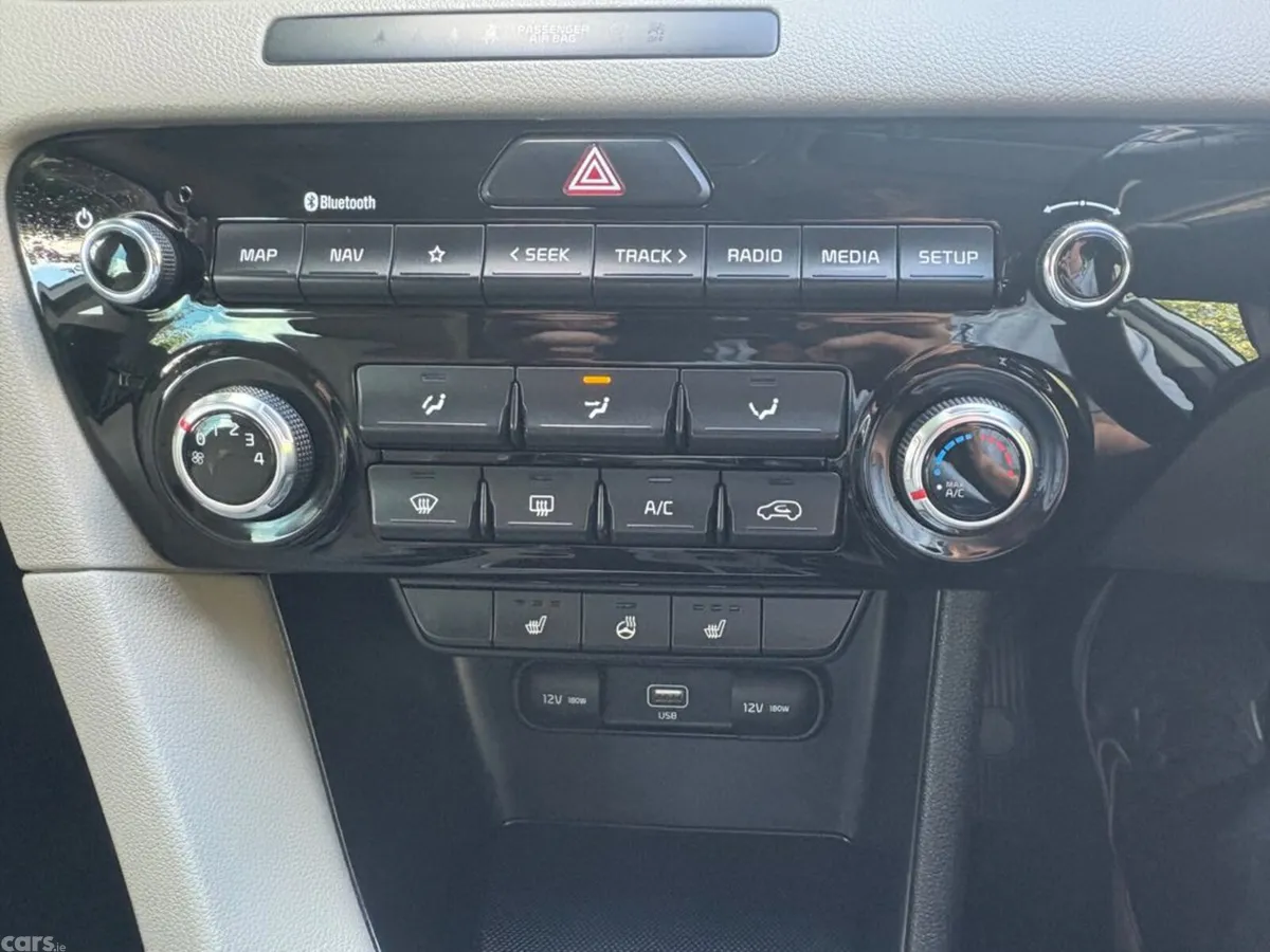Kia Sportage SUV, Diesel Hybrid, 2021, White