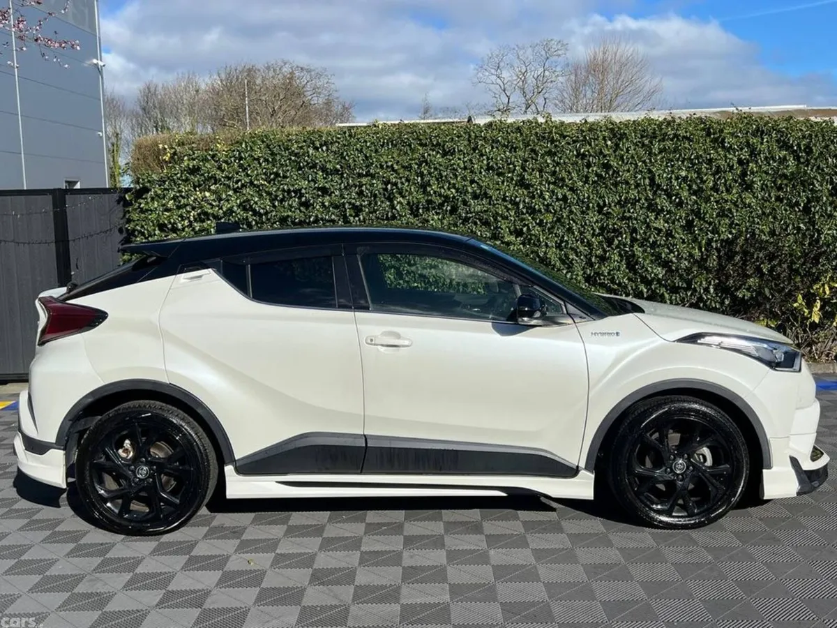 Toyota C-HR SUV, Petrol Hybrid, 2019, White