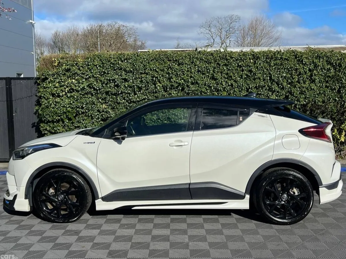 Toyota C-HR SUV, Petrol Hybrid, 2019, White