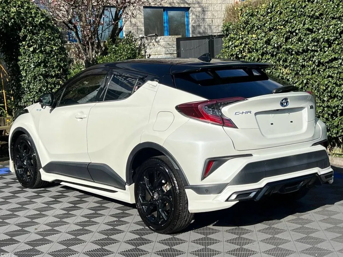 Toyota C-HR SUV, Petrol Hybrid, 2019, White