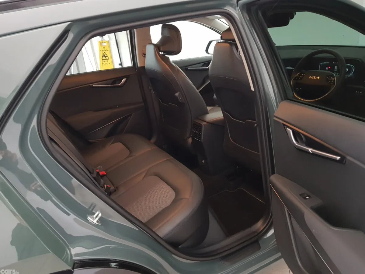 Kia Niro MPV, Petrol Plug-in Hybrid, 2023, Green