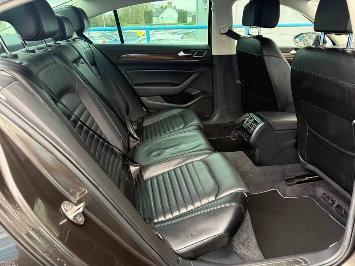 Volkswagen Passat Saloon, Petrol, 2018, Grey