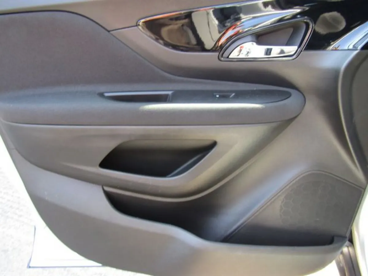 Vauxhall Mokka Hatchback, Petrol, 2019, Silver
