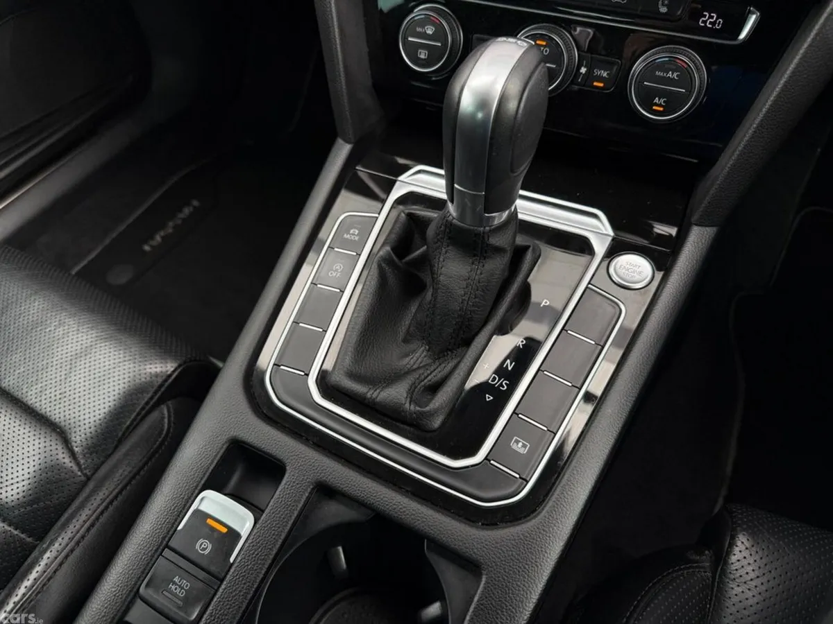 Volkswagen Passat Saloon, Petrol, 2018, Grey
