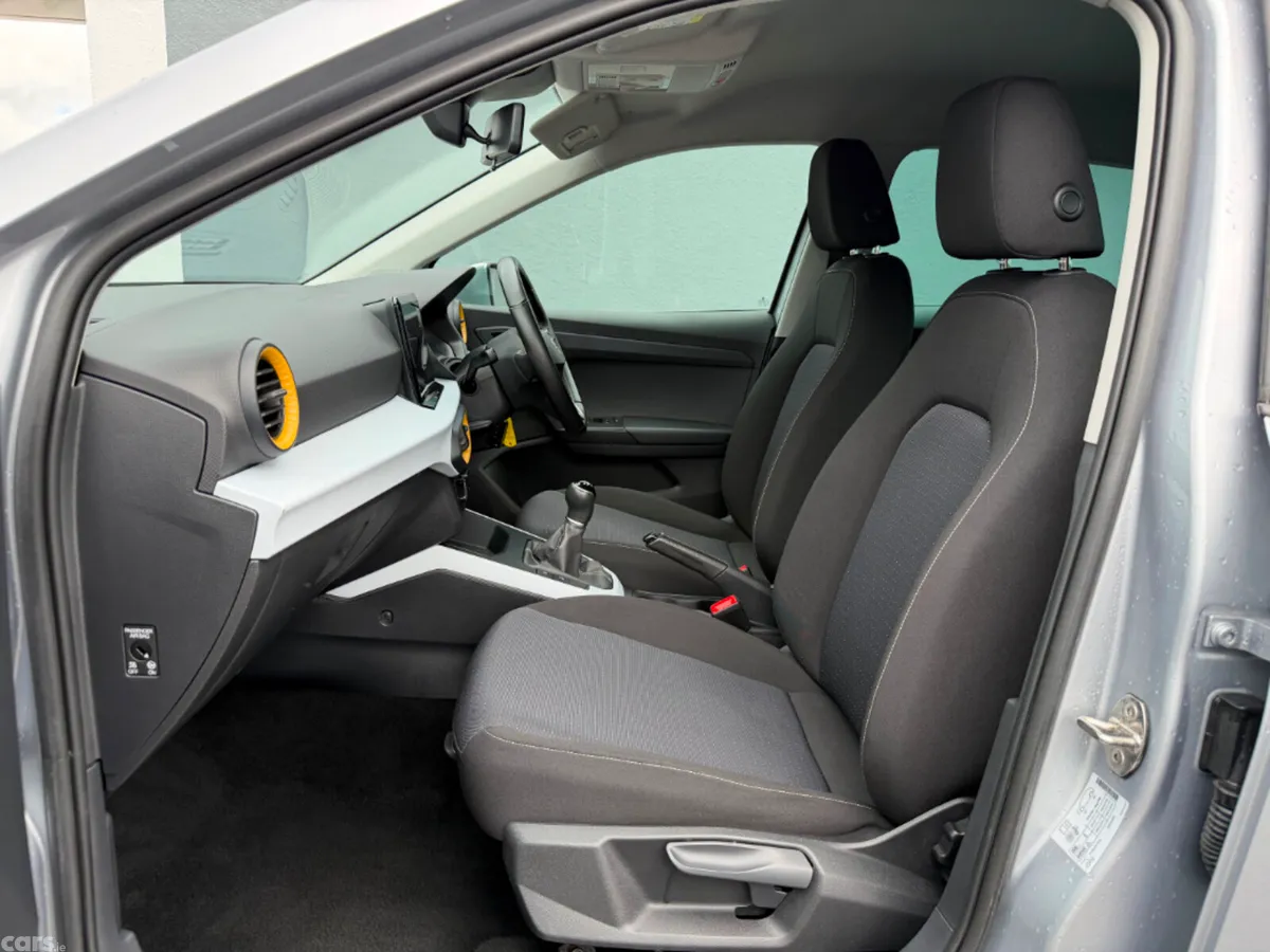 SEAT Arona Hatchback, Petrol, 2022, Silver