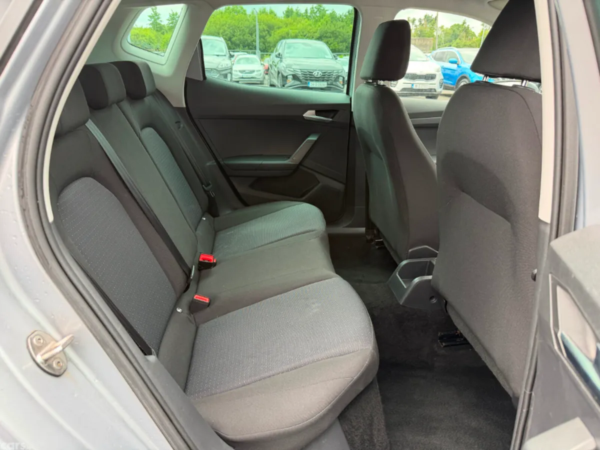 SEAT Arona Hatchback, Petrol, 2022, Silver