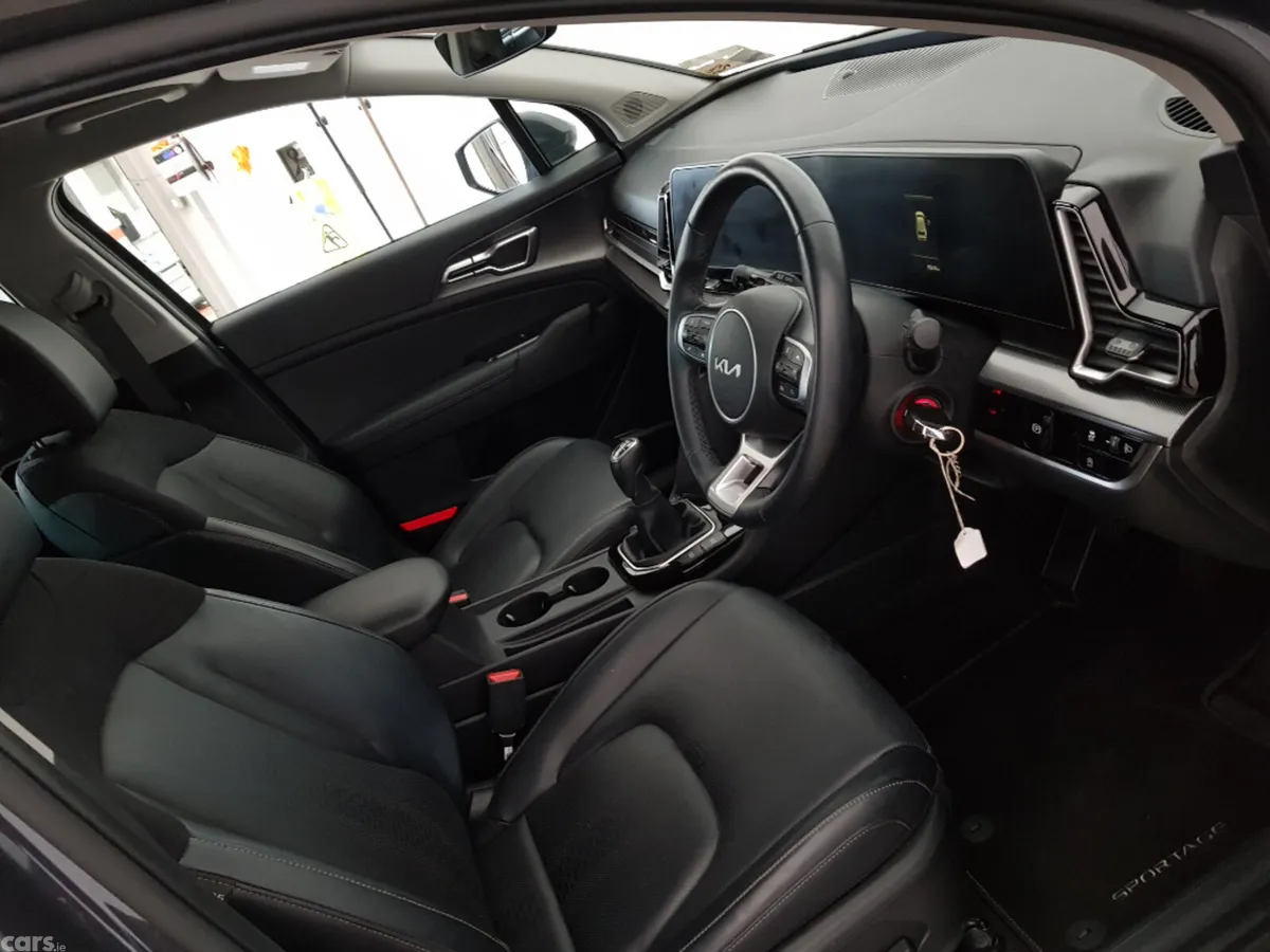 Kia Sportage MPV, Diesel, 2024, Grey