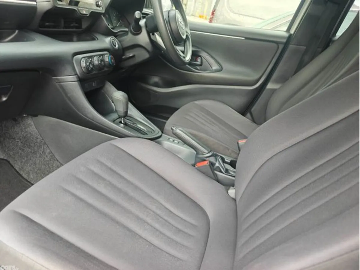 Toyota Yaris Hatchback, Petrol, 2020, White