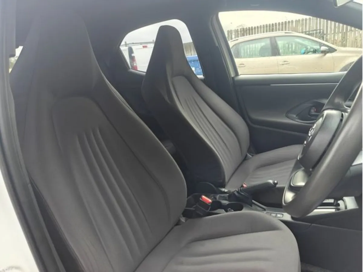 Toyota Yaris Hatchback, Petrol, 2020, White