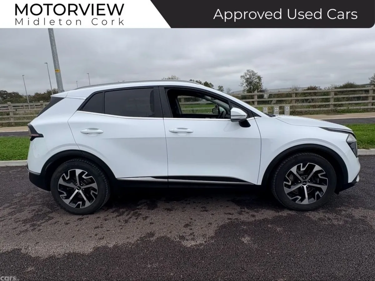 Kia Sportage SUV, Diesel Hybrid, 2023, White