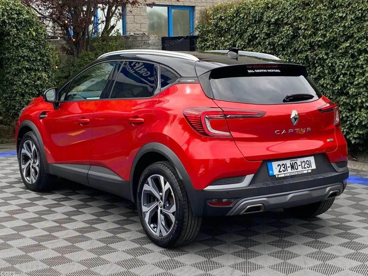 Renault Captur Hatchback, Petrol, 2023, Red