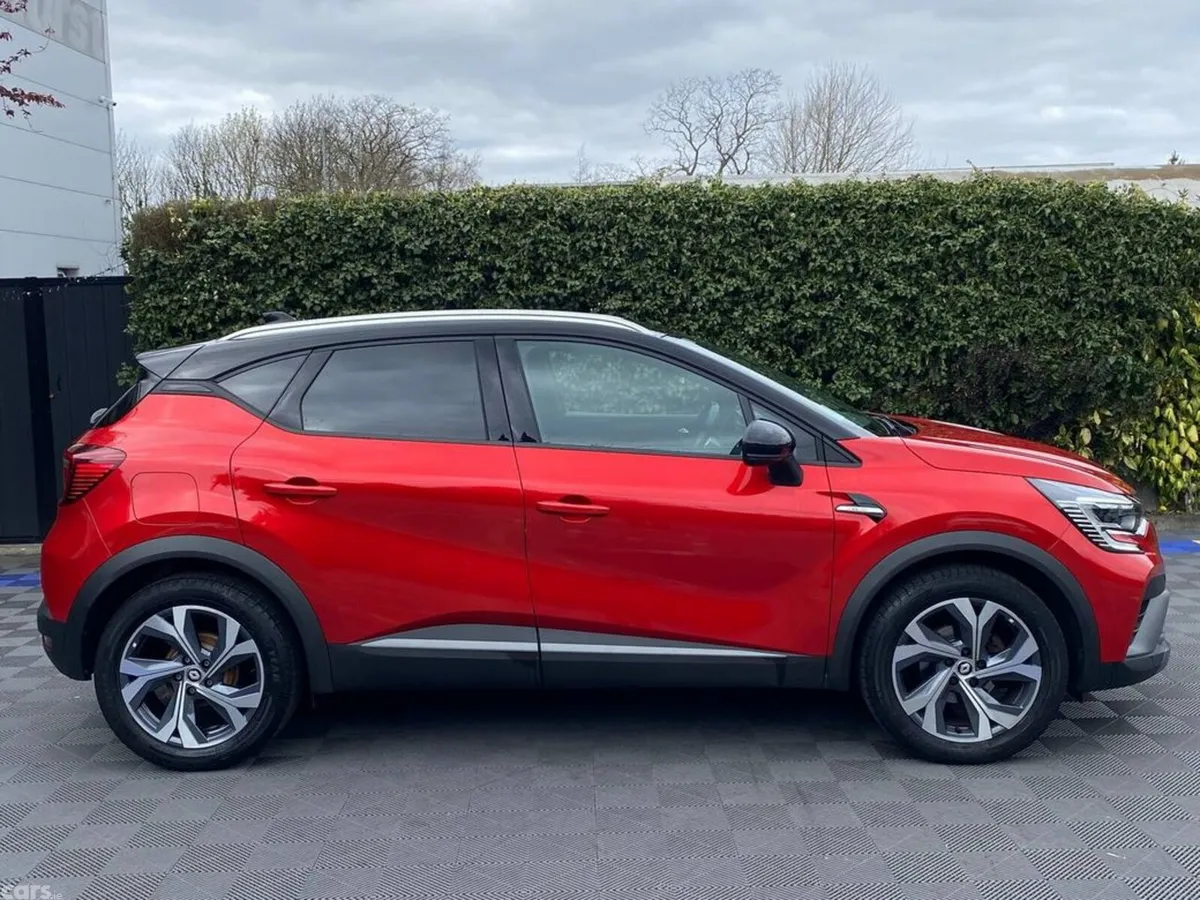 Renault Captur Hatchback, Petrol, 2023, Red
