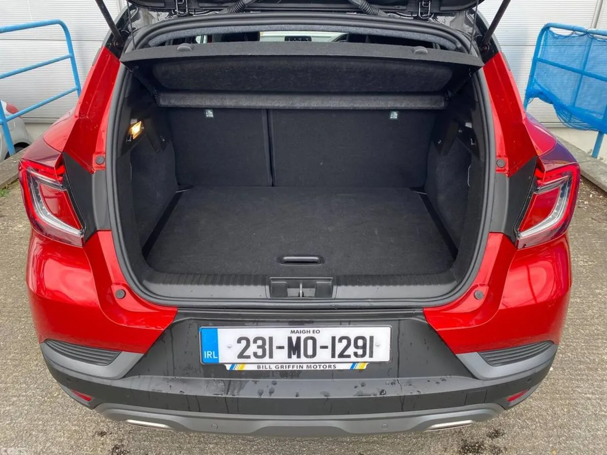 Renault Captur Hatchback, Petrol, 2023, Red
