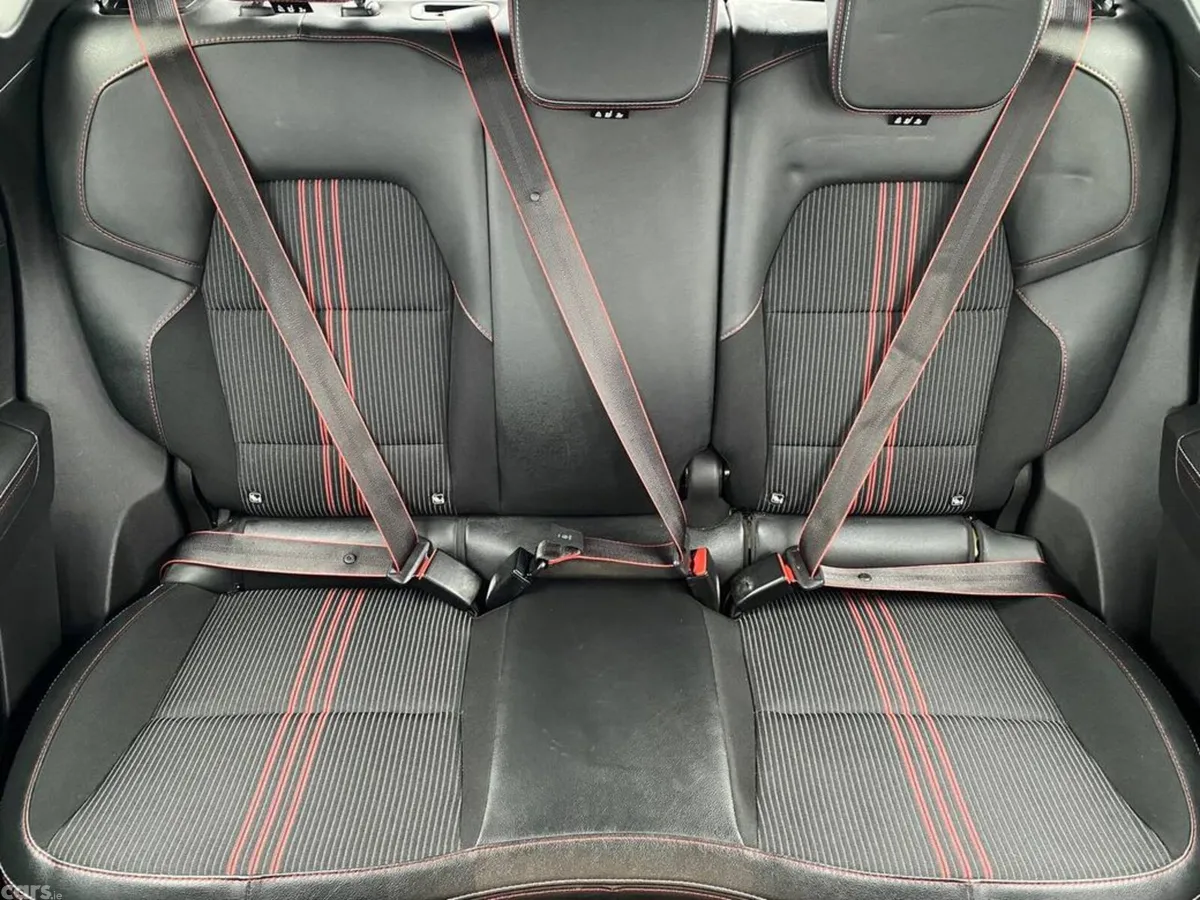 Renault Captur Hatchback, Petrol, 2023, Red