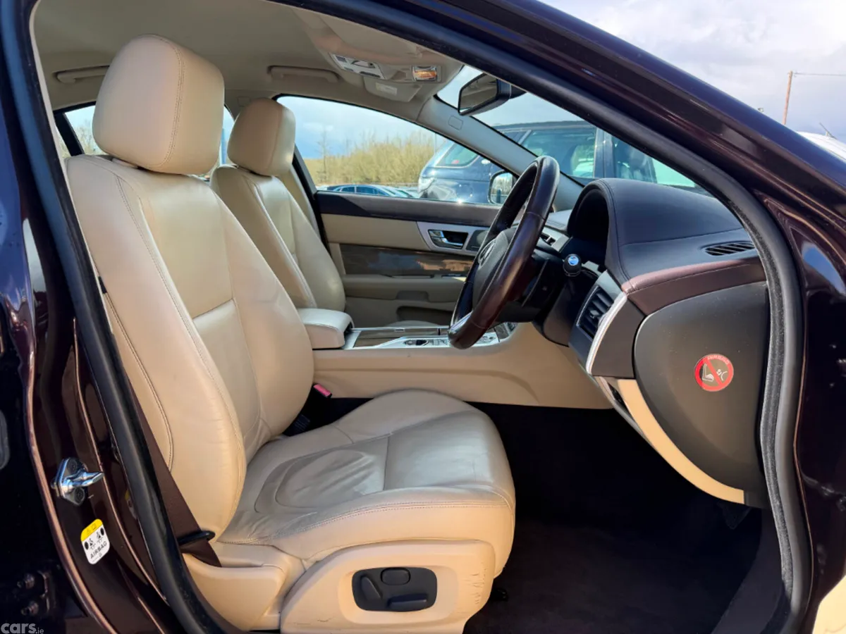 Jaguar XF Saloon, Diesel, 2015, Red