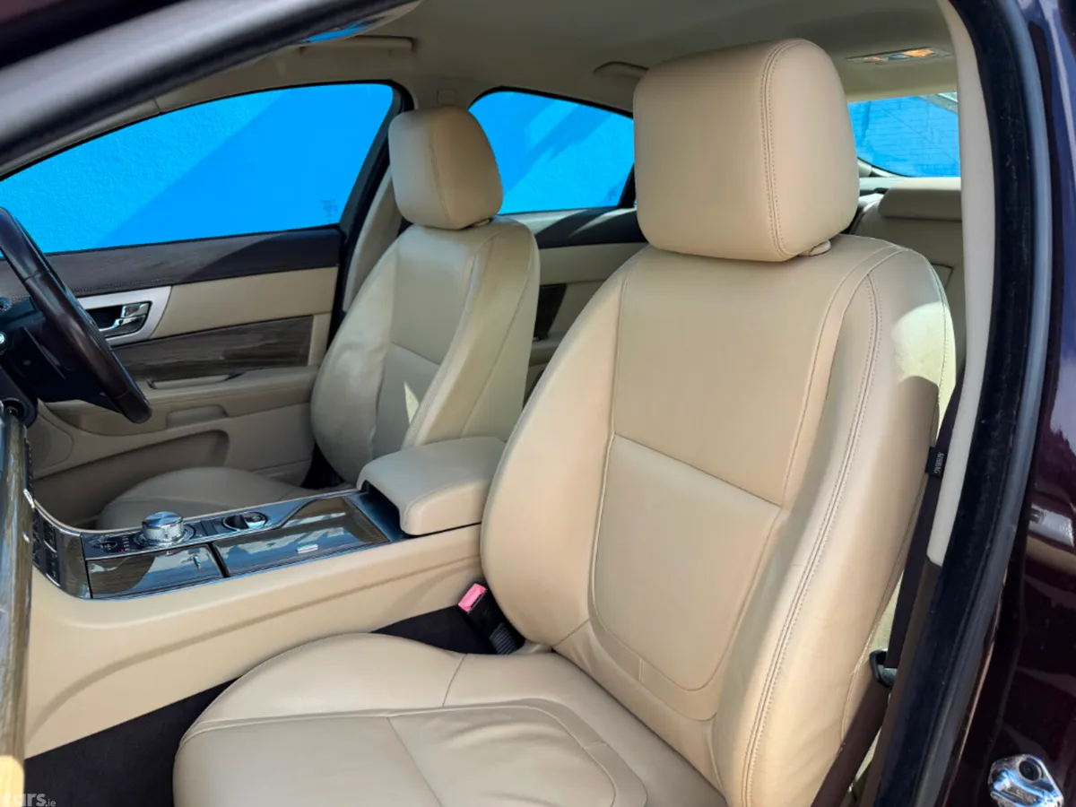 Jaguar XF Saloon, Diesel, 2015, Red