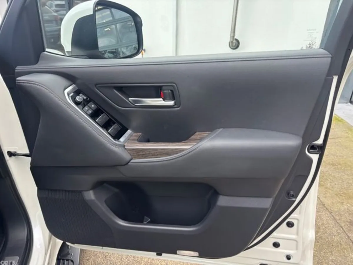 Toyota Land Cruiser SUV, Diesel, 2024, White