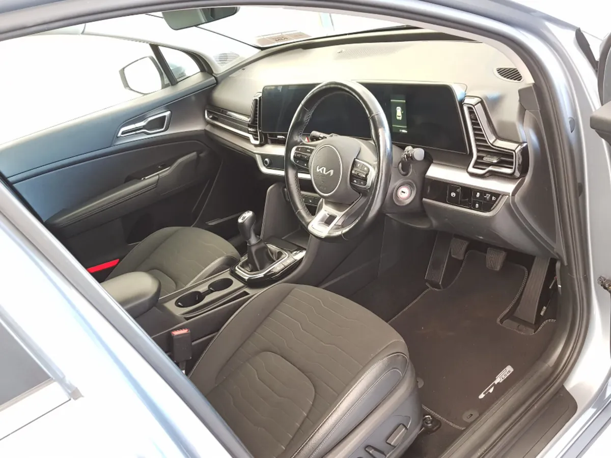 Kia Sportage MPV, Diesel, 2022, Grey