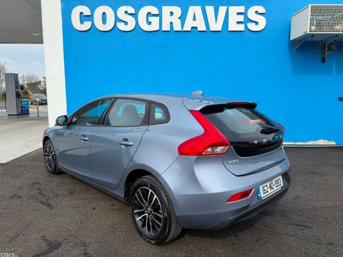 Volvo V40 Hatchback, Diesel, 2016, Blue