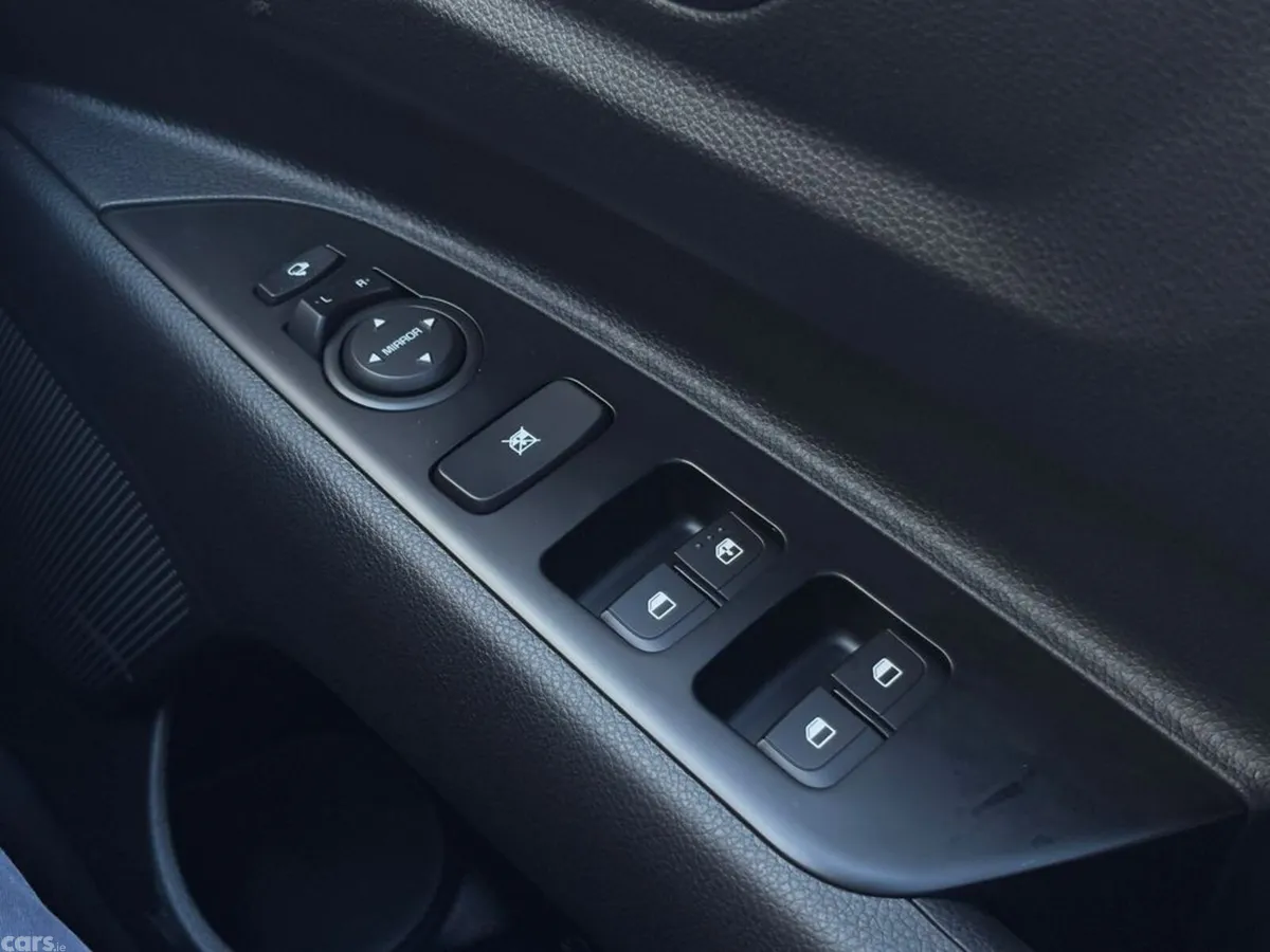Kia Stonic Hatchback, Petrol, 2027, Silver