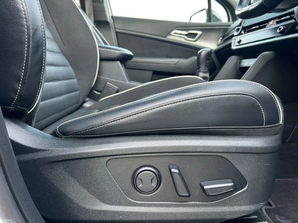 Kia Sportage SUV, Diesel Hybrid, 2024, White