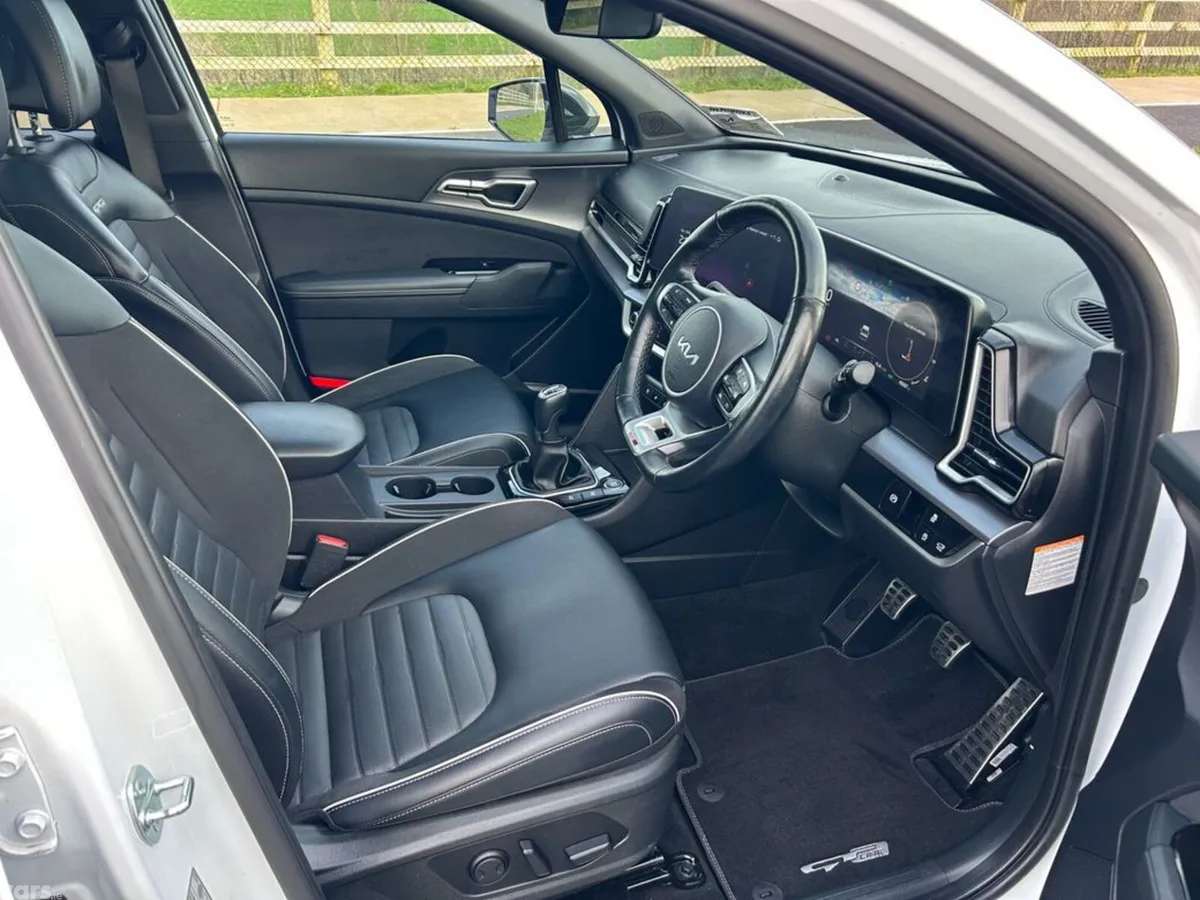 Kia Sportage SUV, Diesel Hybrid, 2024, White