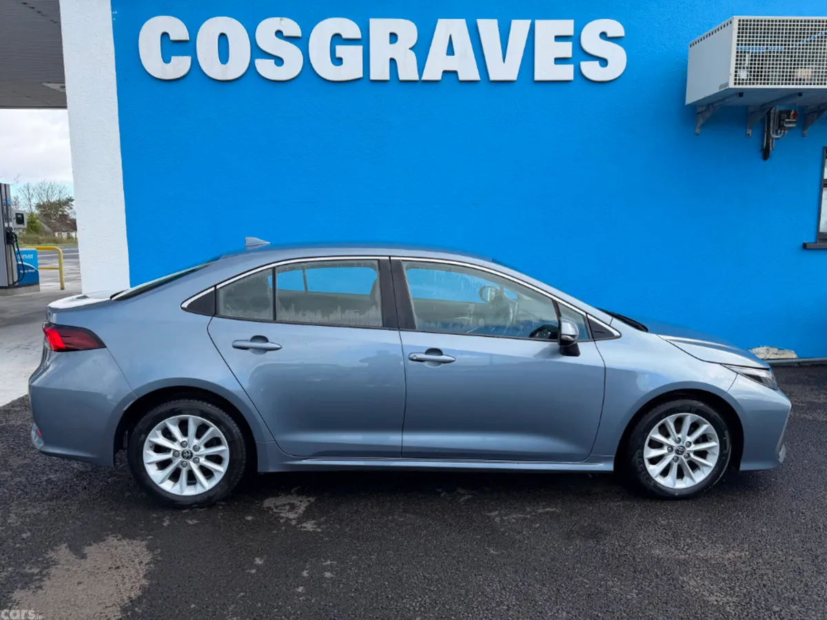 Toyota Corolla Saloon, Petrol Hybrid, 2022, Grey