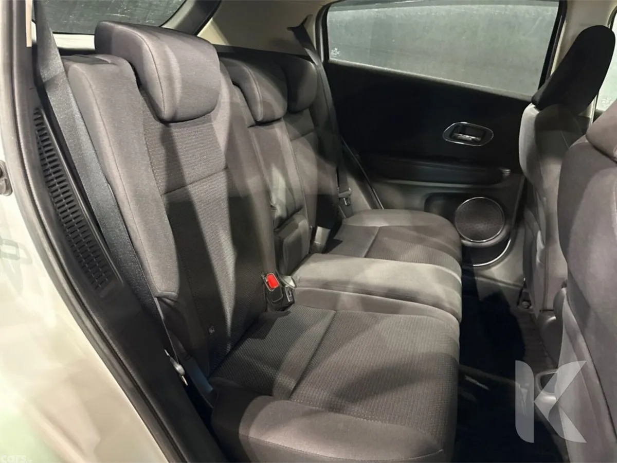 Honda Vezel SUV, Petrol Hybrid, 2020, White