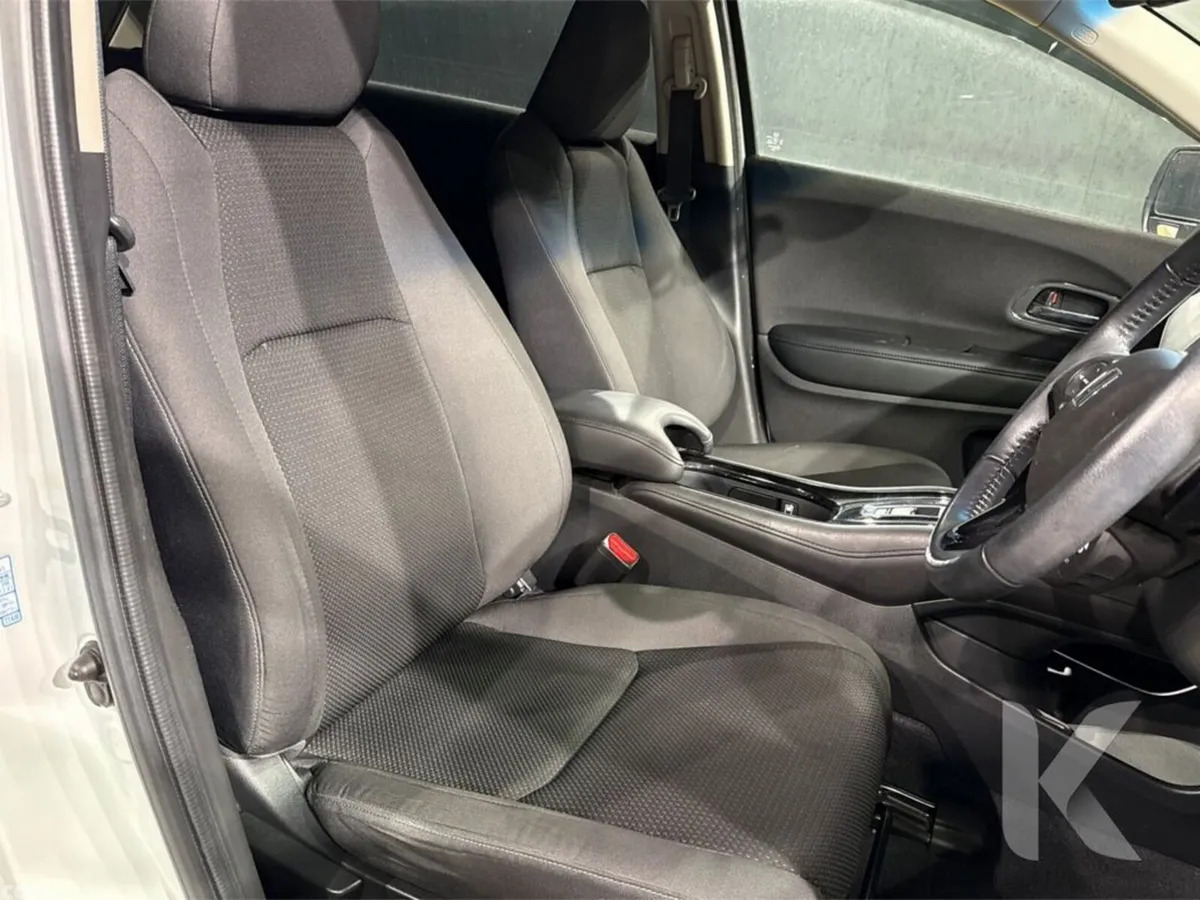 Honda Vezel SUV, Petrol Hybrid, 2020, White